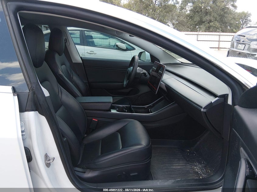 TESLA MODEL 3 - zdjęcie 5