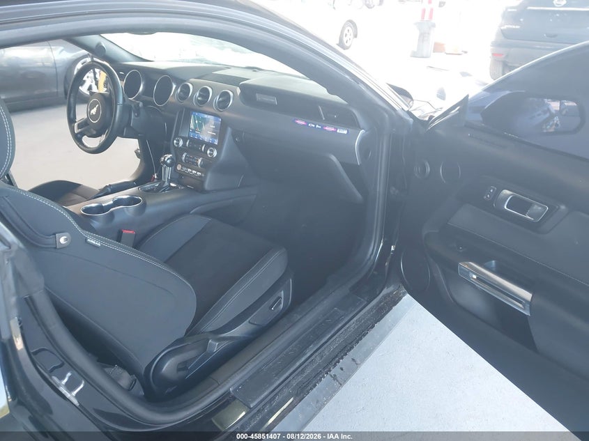 2019 FORD MUSTANG auction photo 5