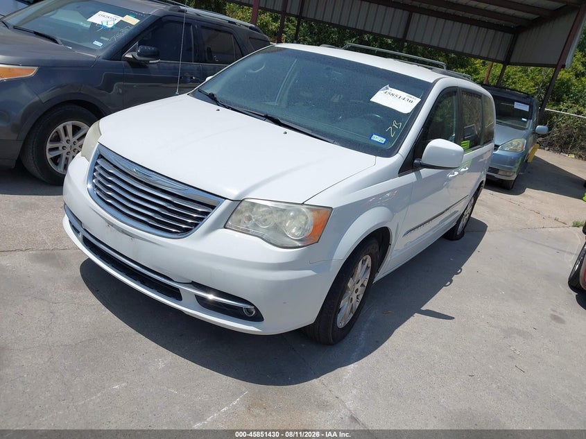 2014 CHRYSLER TOWN & COUNTRY auction photo 2