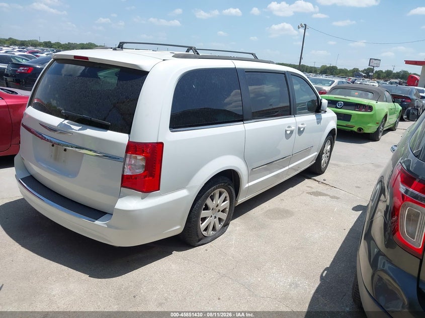 2014 CHRYSLER TOWN & COUNTRY auction photo 4