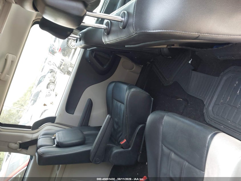 2014 CHRYSLER TOWN & COUNTRY auction photo 8