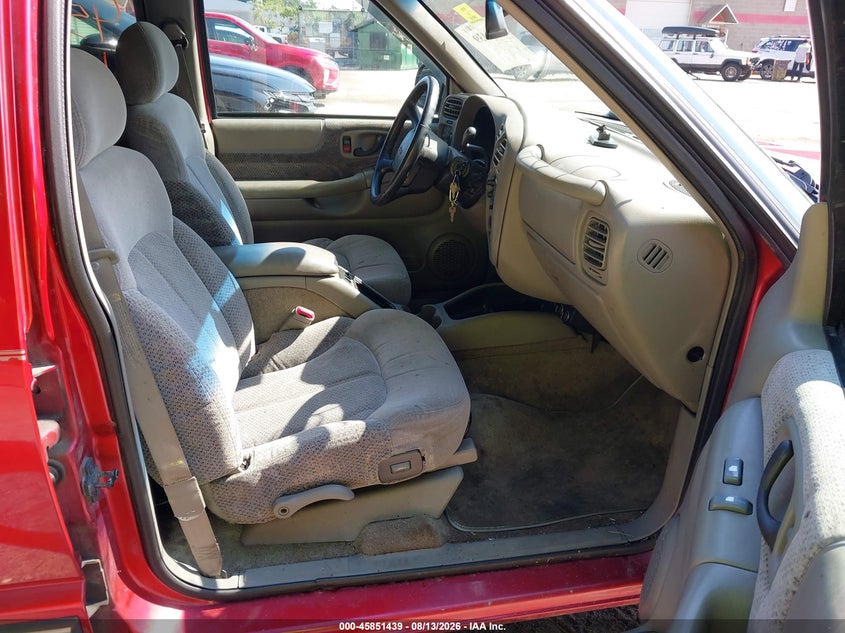 CHEVROLET BLAZER 2001 VIN 1GNDT13W612107730