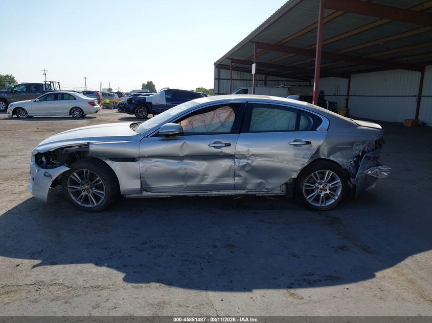 JAGUAR XE - zdjęcie 14
