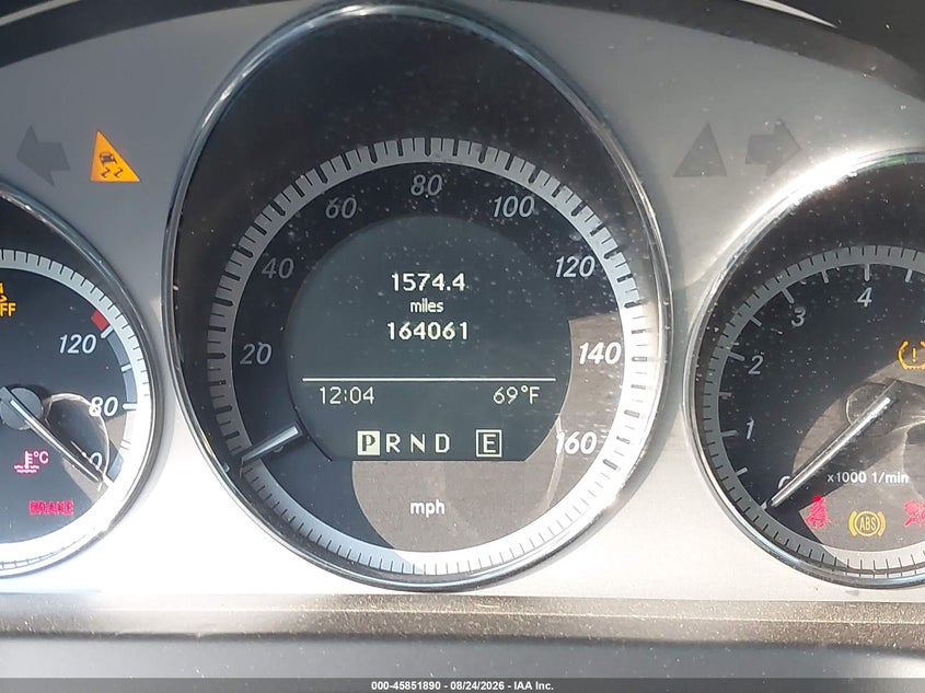 MERCEDES-BENZ C 300 2011 VIN WDDGF8BB1BR147586