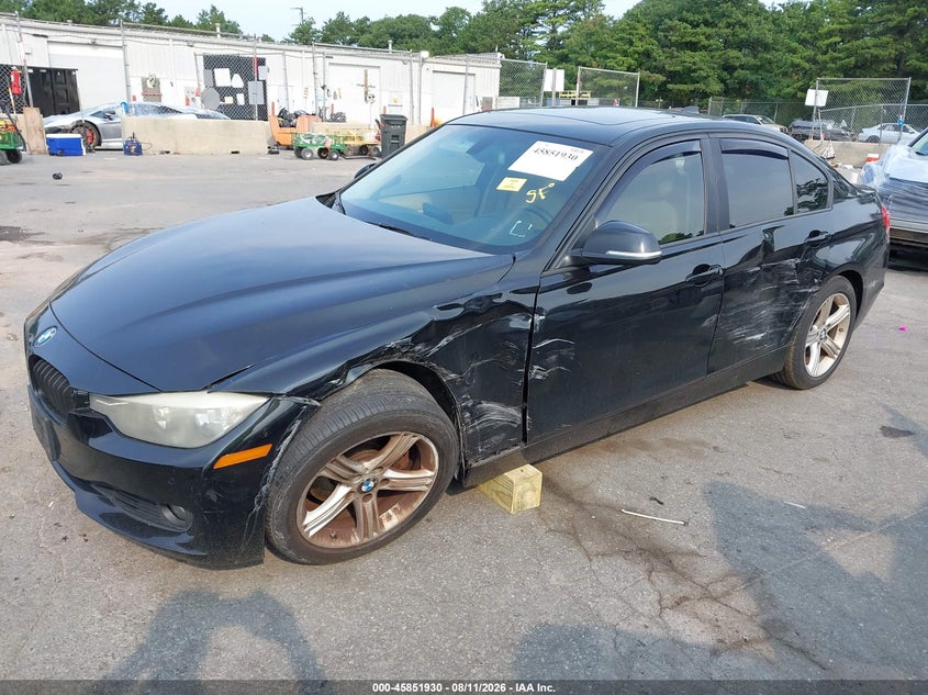 2014 BMW 3er, Left Side, IAAI, VIN WBA3B5C57EP539917 — photo 2