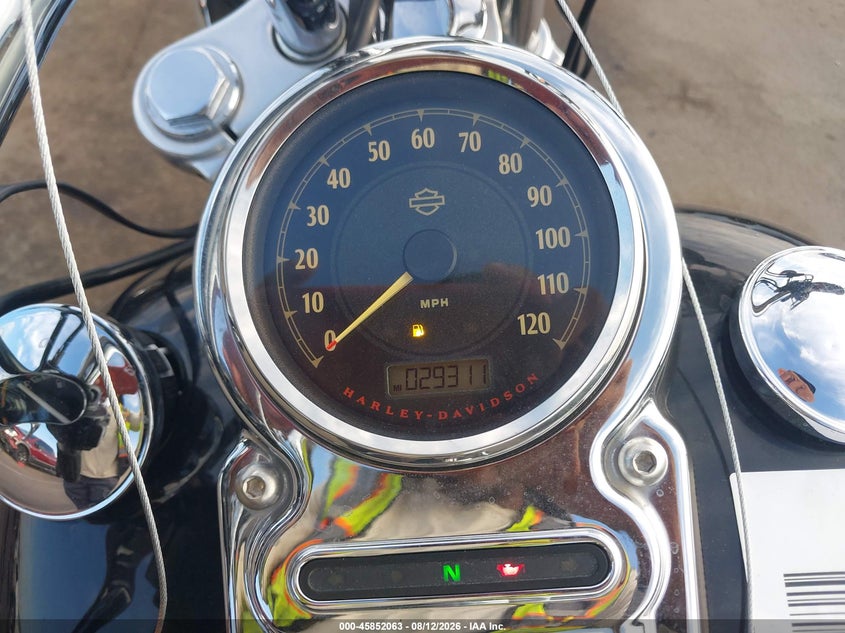 2013 HARLEY-DAVIDSON SUPER GLIDE MOTO 2