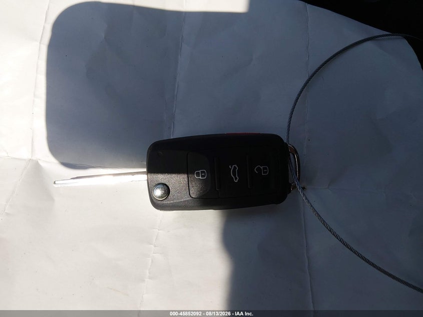 VOLKSWAGEN GTI 2011 VIN WVWGD7AJ7BW179477