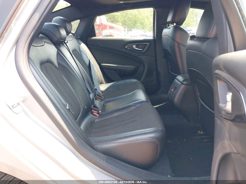 2015 CHRYSLER 200 auction photo 8