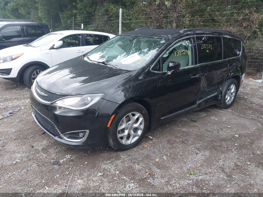 2017 CHRYSLER PACIFICA auction photo 2