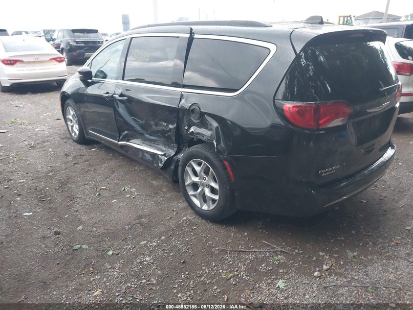 2017 CHRYSLER PACIFICA auction photo 3