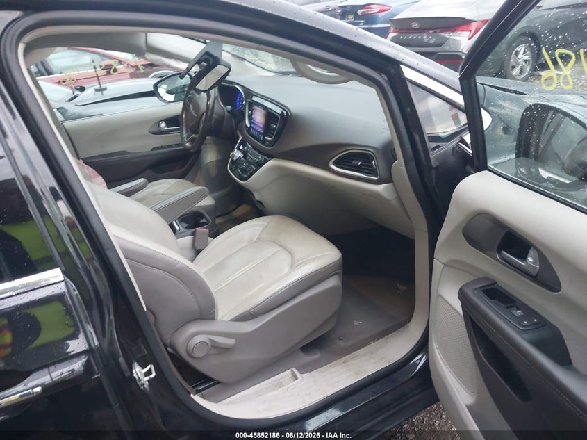 2017 CHRYSLER PACIFICA auction photo 5