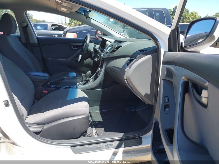 2015 HYUNDAI ELANTRA auction photo 5