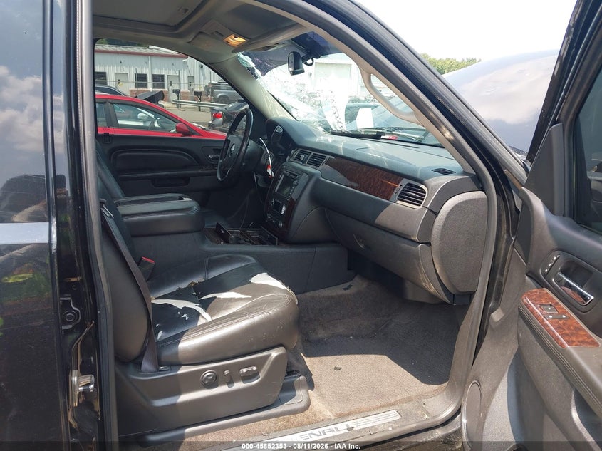 2011 GMC YUKON auction photo 5
