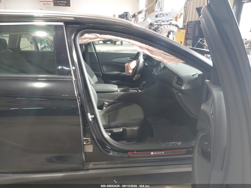 BUICK REGAL TOURX 2018 VIN W04GU8SX6J1094984