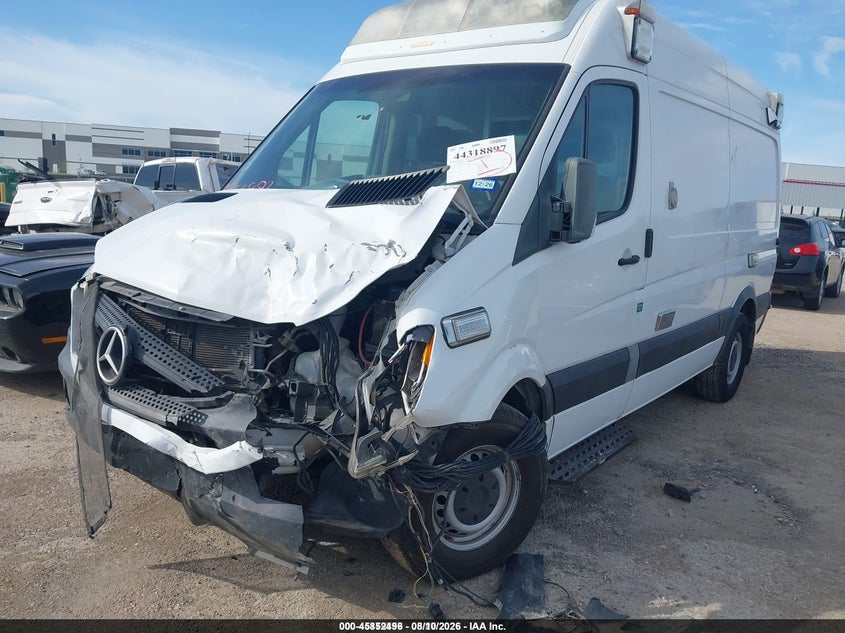 2017 Mercedes-Benz Sprinter, Front End, IAAI, VIN WD3PE7CDXHP564355 — photo 2