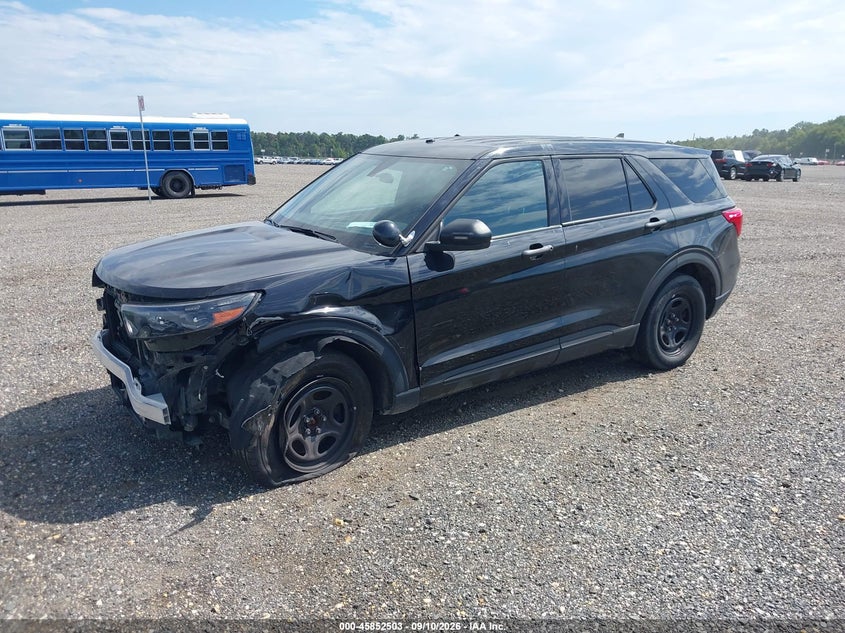 2023 FORD POLICE INTERCEPTOR UTILITY auction photo 2