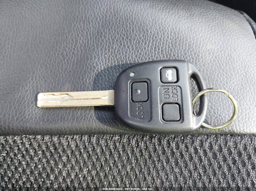 LEXUS ES 330 2004 VIN JTHBA30G245048157