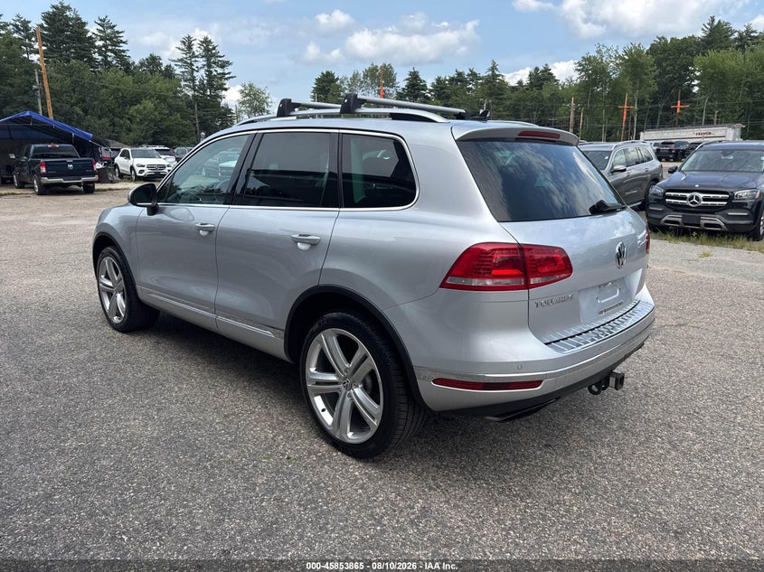 2017 VOLKSWAGEN TOUAREG auction photo 3