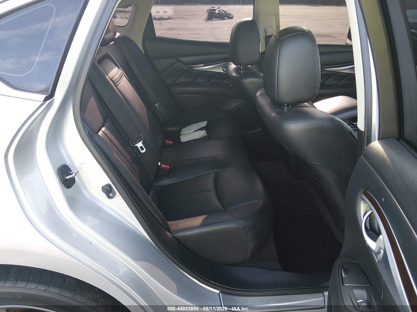 2015 INFINITI Q70 auction photo 8