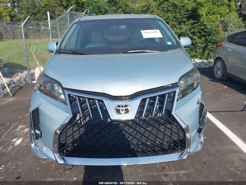 TOYOTA SIENNA - zdjęcie 12