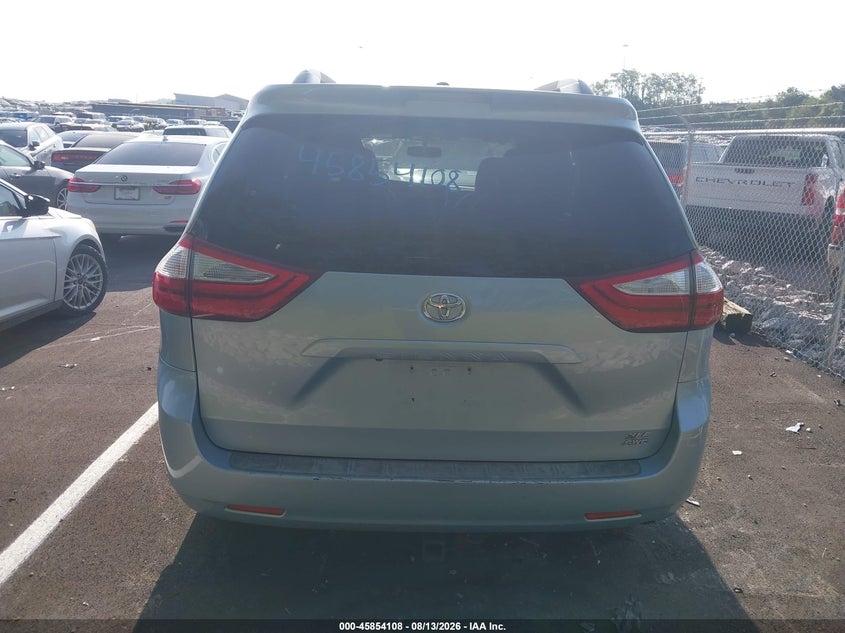 TOYOTA SIENNA - zdjęcie 16