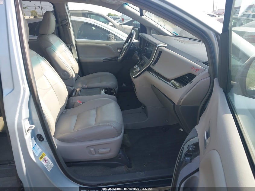 TOYOTA SIENNA - zdjęcie 5
