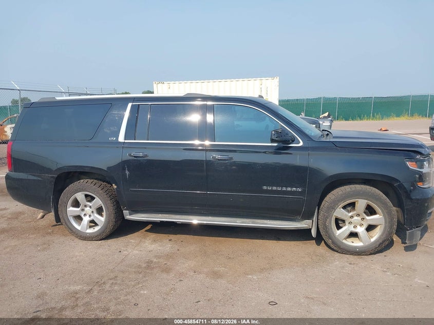 CHEVROLET SUBURBAN 1500 - zdjęcie 13
