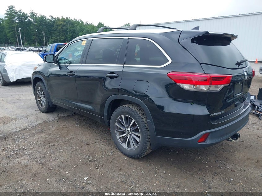 2017 TOYOTA HIGHLANDER auction photo 3