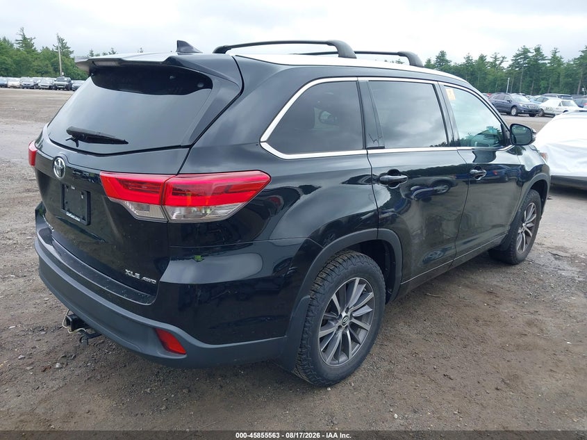 2017 TOYOTA HIGHLANDER auction photo 4
