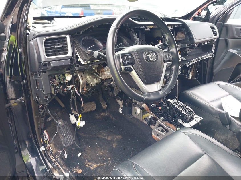 2017 TOYOTA HIGHLANDER auction photo 6