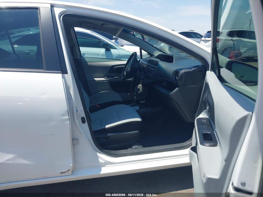2013 TOYOTA PRIUS C auction photo 5