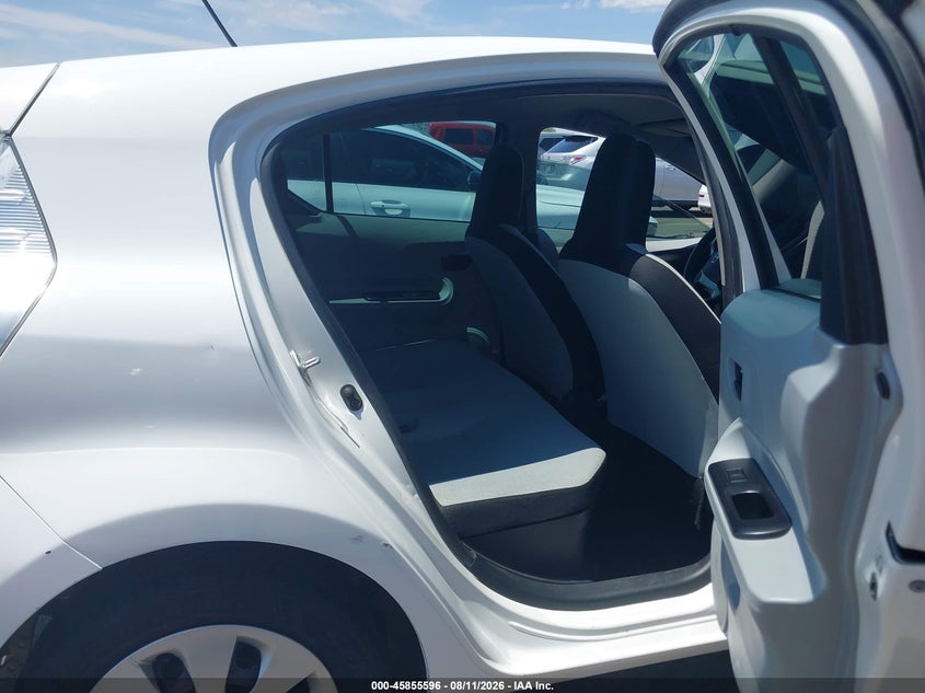 2013 TOYOTA PRIUS C auction photo 8