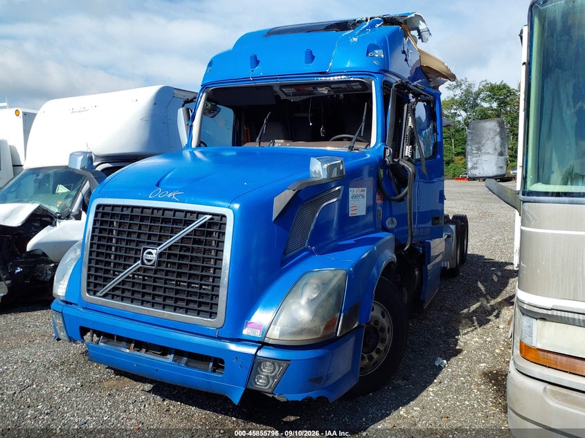 2015 VOLVO VN auction photo 2