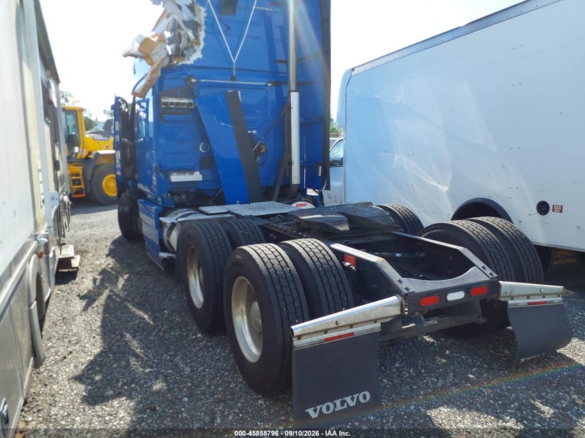 2015 VOLVO VN auction photo 3