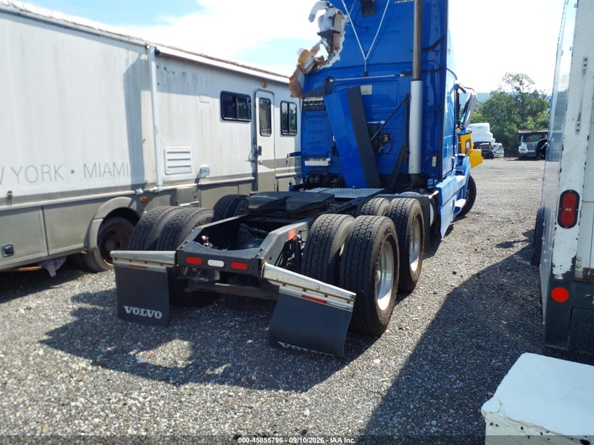 2015 VOLVO VN auction photo 4