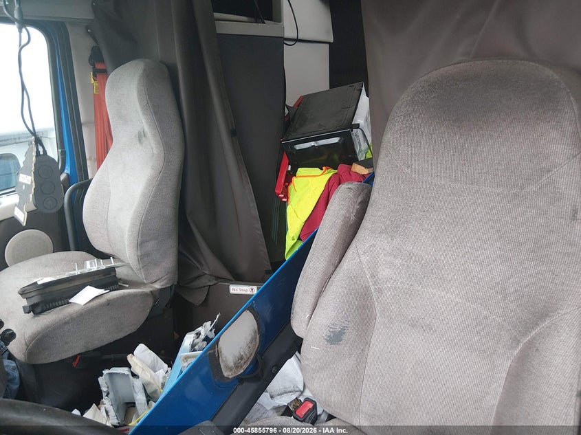 2015 VOLVO VN auction photo 7