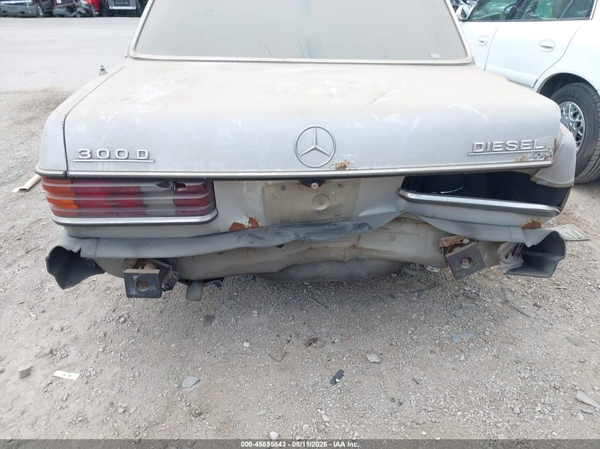 1981 MERCEDES-BENZ 300 auction photo 6