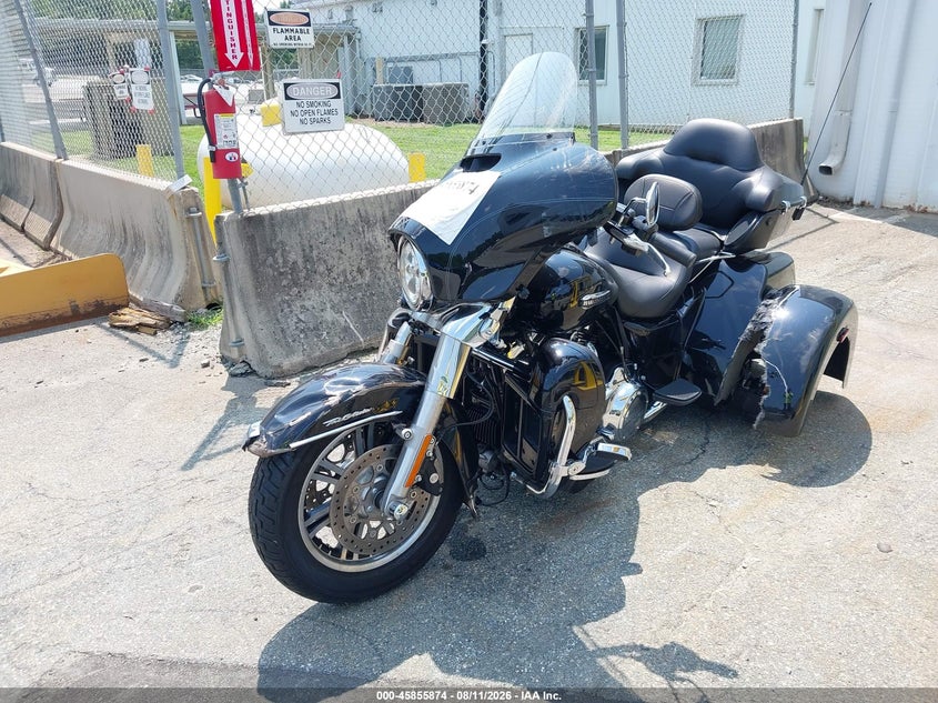 2020 HARLEY-DAVIDSON FLHTCUTG auction photo 2