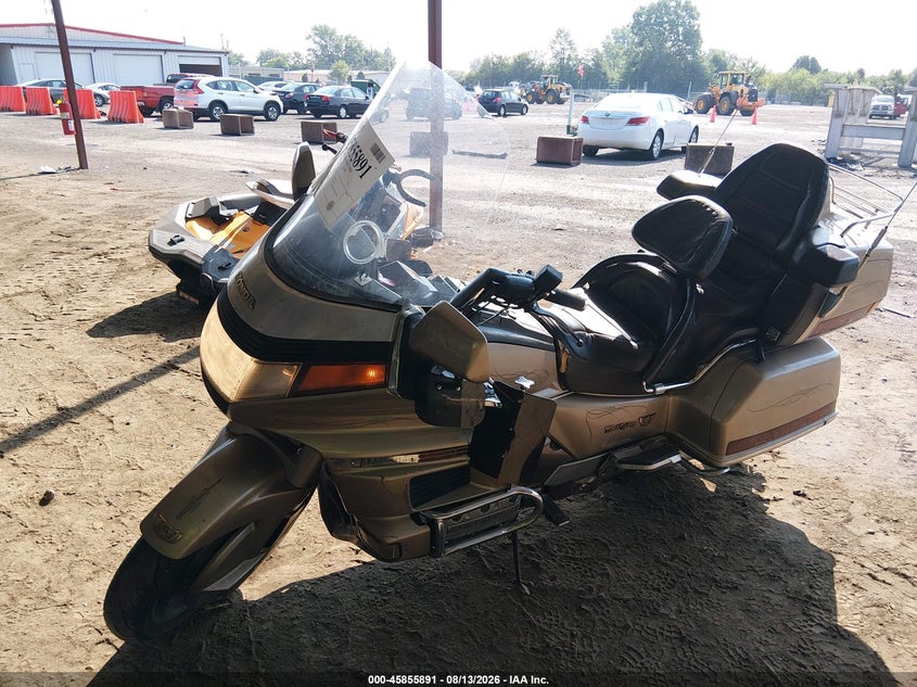 1989 Honda Gl1500, Normal Wear & Tear, IAAI, VIN 1HFSC2206KA100941 — photo 2