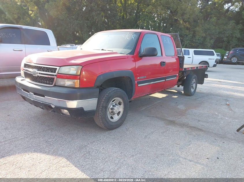 2007 Chevrolet Silverado, Front End, IAAI, VIN 1GCHK29UX7E190028 — photo 2