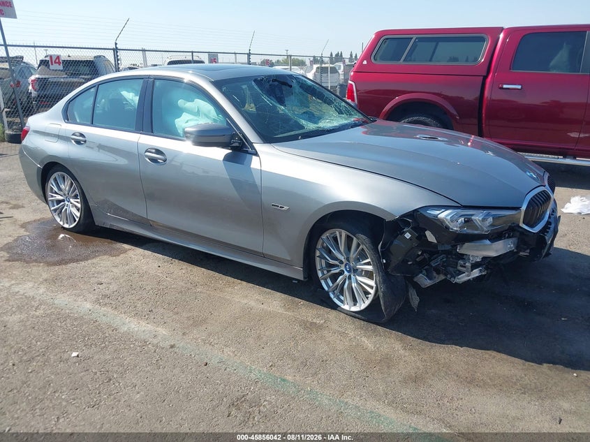 2023 BMW 330E, Правий перед, IAAI, VIN 3MW39FF09P8C91303