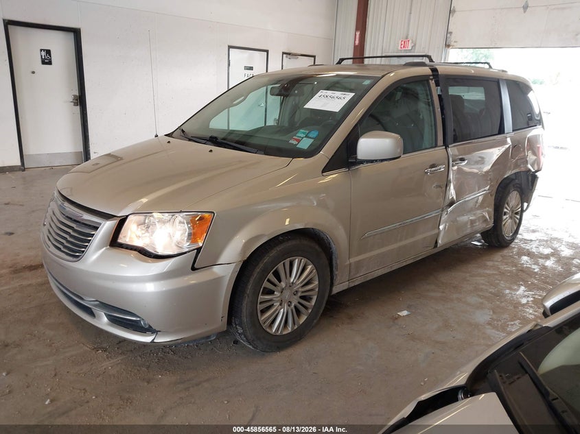 2015 CHRYSLER TOWN & COUNTRY auction photo 2