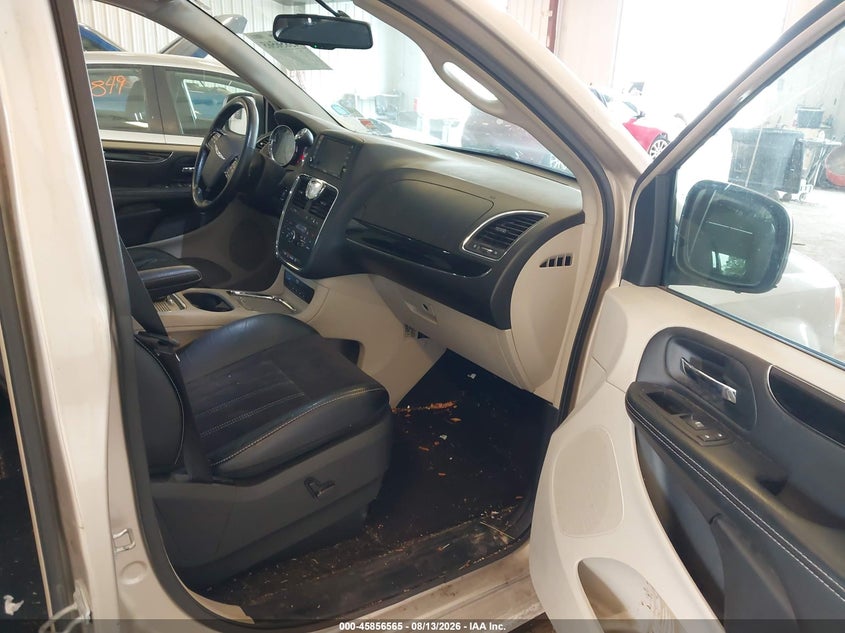 2015 CHRYSLER TOWN & COUNTRY auction photo 5