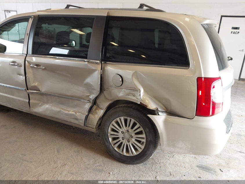 2015 CHRYSLER TOWN & COUNTRY auction photo 6