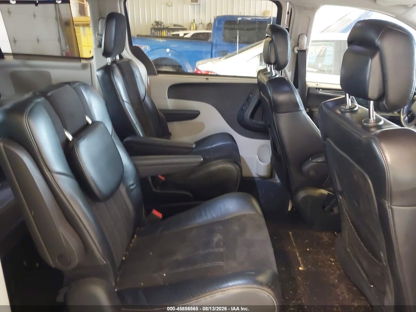 2015 CHRYSLER TOWN & COUNTRY auction photo 8