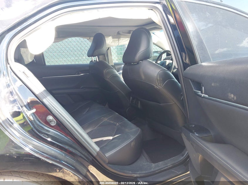 TOYOTA CAMRY - zdjęcie 8