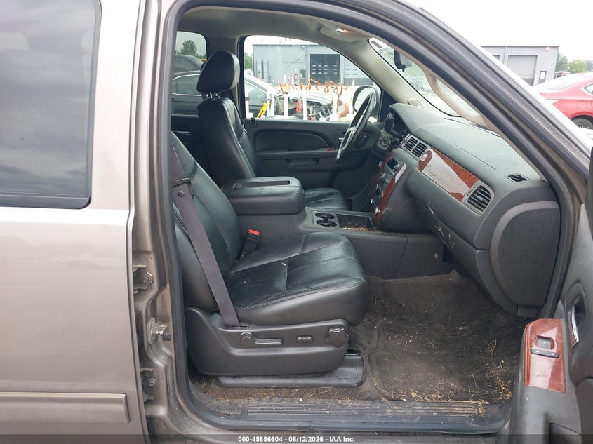 2011 CHEVROLET SUBURBAN auction photo 5