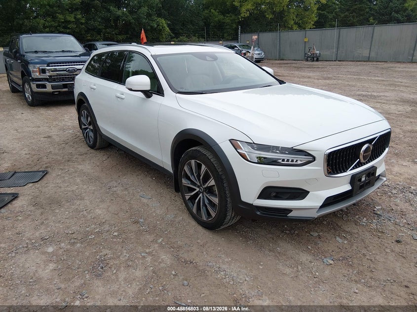2021 VOLVO V90 CROSS COUNTRY auction photo 1