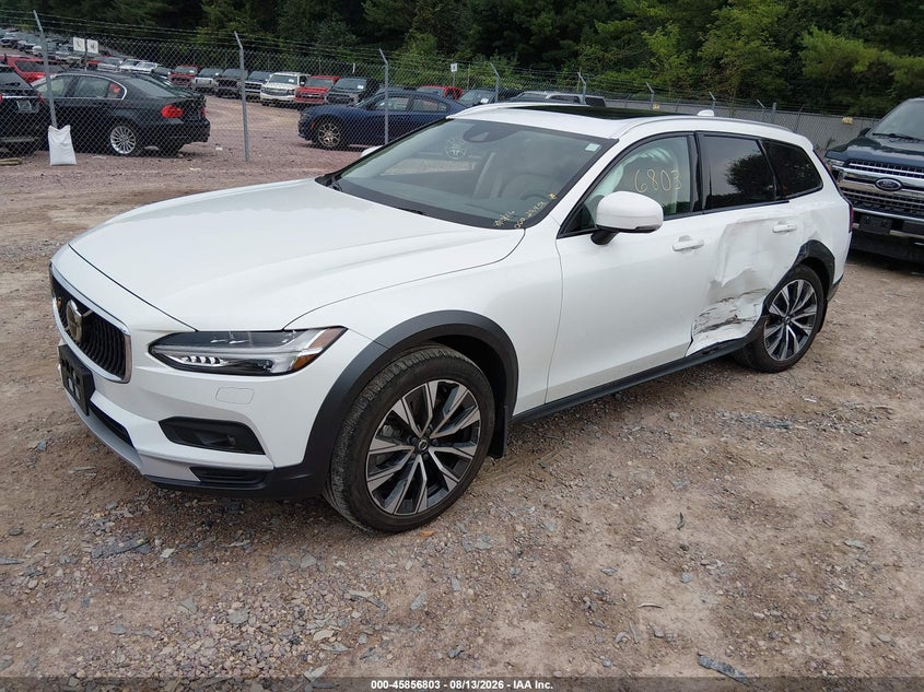 2021 VOLVO V90 CROSS COUNTRY auction photo 2