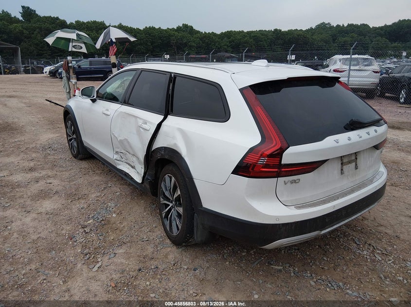 2021 VOLVO V90 CROSS COUNTRY auction photo 3